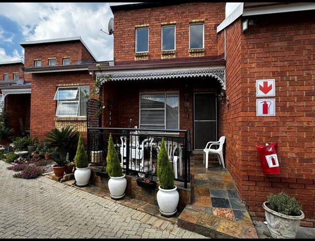 2 BEDROOM TOWNHOUSE FOR SALE IN GLEN MARAIS